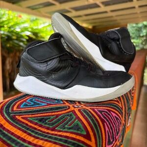 3 FOR $15 DEAL / Nike Team Hustle D 10 Kids Basketball Shoes Size 13C - PVBUNDLE